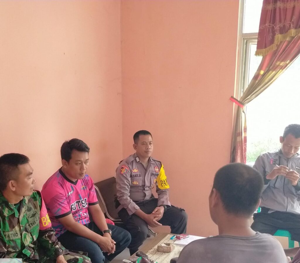 Polsek Pagelaran: Membangun Kemitraan dengan Masyarakat di Kp. Ciamis 1 WhatsApp Image 2024 05 01 at 02.59.48