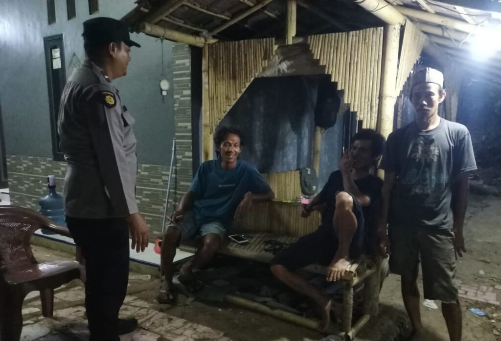 Personil Polsek Bojong Polres Pandeglang Gencar Melaksanakan Patroli Malam untuk Mencegah Kejahatan 6 WhatsApp Image 2024 05 04 at 09.58.55