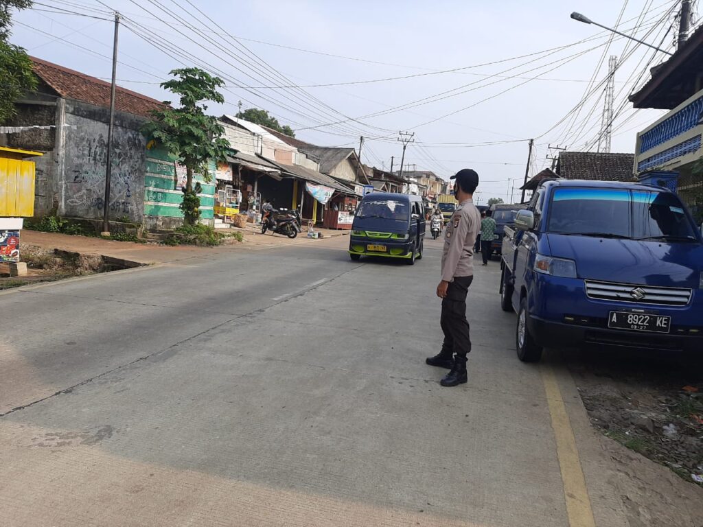 Polsek Bojong Polres Pandeglang Sediakan Pelayanan Pengaturan Lalulintas sebagai Bukti Pengabdian Polri kepada Masyarakat 7 WhatsApp Image 2024 05 04 at 09.59.06