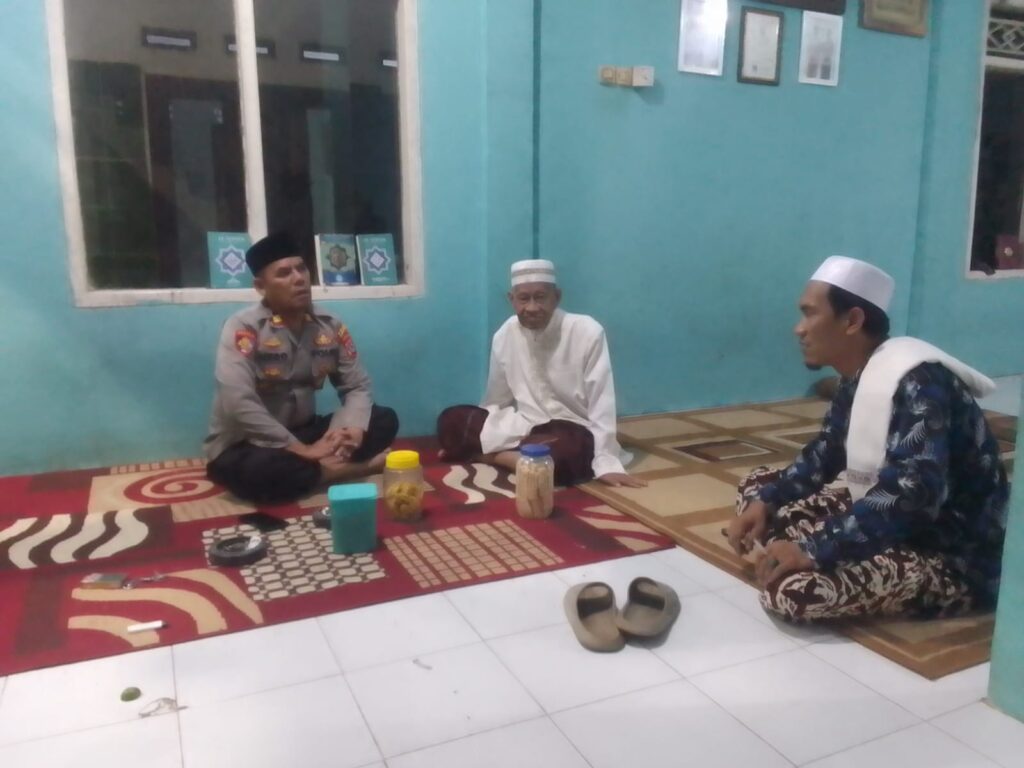 Jaga Kondusifitas Pandeglang, Kapolsek Menes Polres Pandeglang Sambangi Tokoh Agama 5 WhatsApp Image 2024 05 04 at 10.32.52