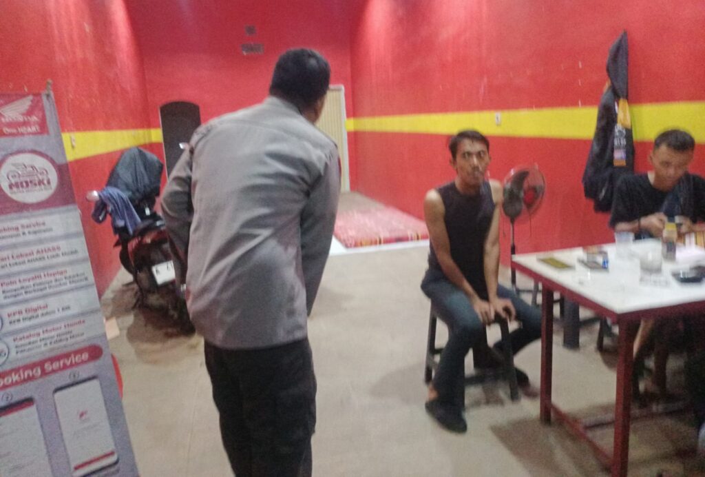 Bhabinkamtibmas Polsek Bojong Terapkan Program Door to Door Sistem untuk Dekatkan Diri dengan Warga Binaan 2 WhatsApp Image 2024 05 07 at 08.27.29