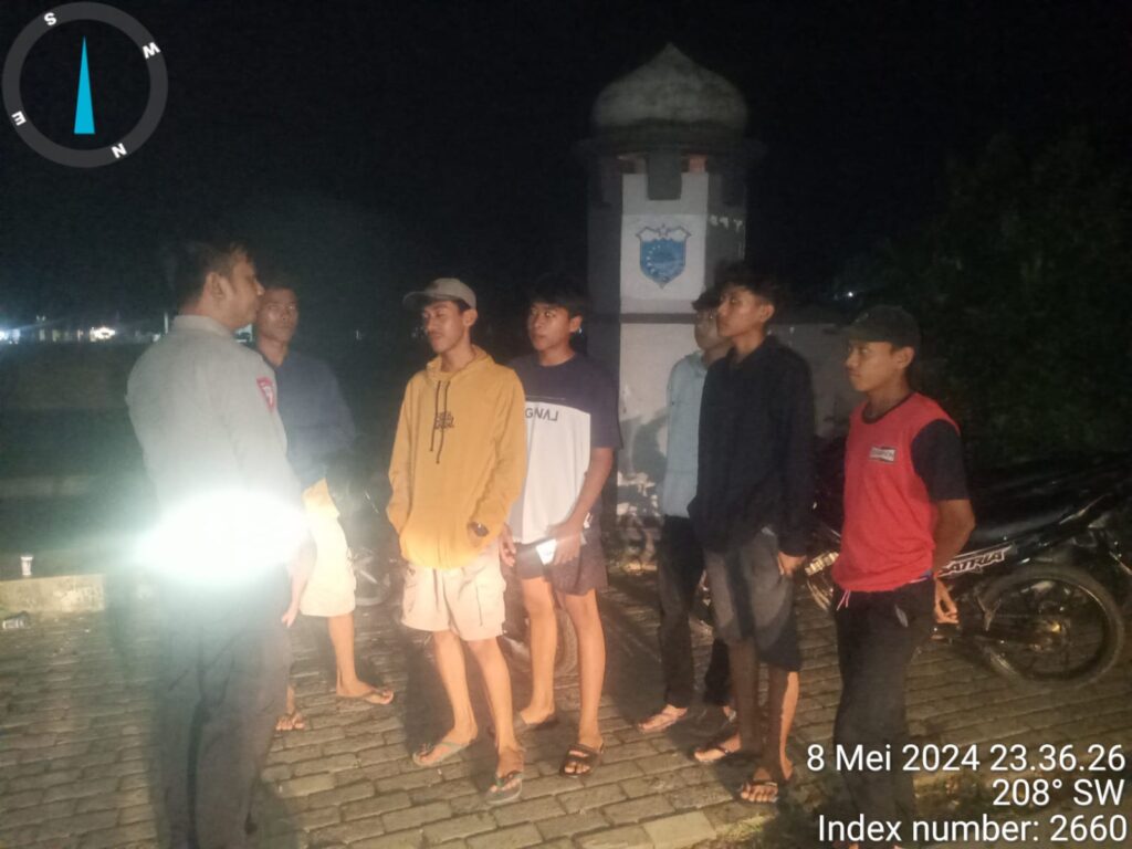Polsek Menes Melaksanakan Patroli Kamtibmas di Wilayah Kecamatan Menes Kab. Pandeglang 7 WhatsApp Image 2024 05 09 at 14.22.35