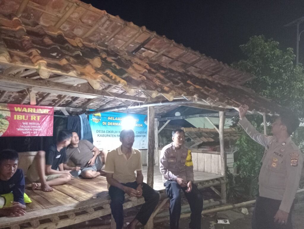 Polsek Cikeusik Polres Pandeglang Tingkatkan Kegiatan Patroli Malam untuk Ciptakan Situasi Kamtibmas yang Aman 10 WhatsApp Image 2024 05 11 at 22.48.03