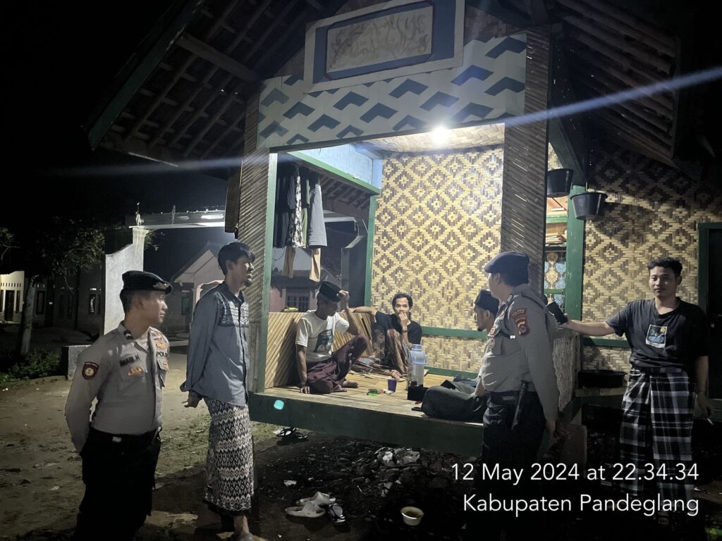 Sat Samapta Polres Pandeglang Gelar Patroli Malam Dialogis 2 WhatsApp Image 2024 05 13 at 01.33.45