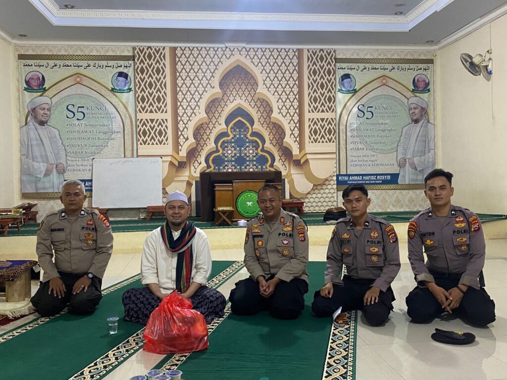 Kasat Samapta Polres Pandeglang Sambangi Pimpinan Ponpes Al Hidayah untuk Jalin Silaturahmi dan Ciptakan Situasi Kondusif 7 WhatsApp Image 2024 05 14 at 19.40.39