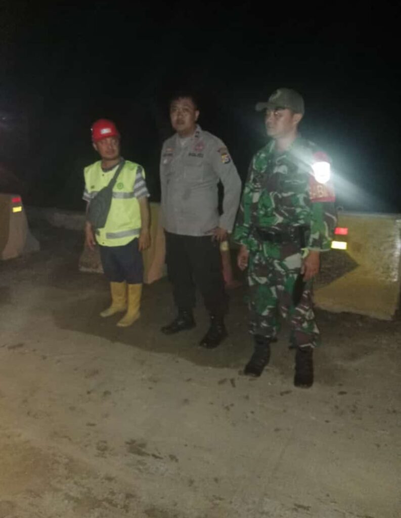 Polsek Bojong dan Koramil Bojong Laksanakan Patroli Gabungan untuk Ciptakan Situasi Kamtibmas yang Aman dan Kondusif 8 WhatsApp Image 2024 05 15 at 07.35.12