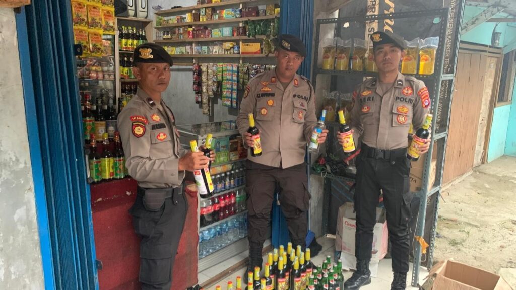 Satuan Samapta Polres Pandeglang Gelar Razia Miras untuk Cipta Kondisi Aman Jelang Pilkada 2 WhatsApp Image 2024 05 16 at 20.02.57