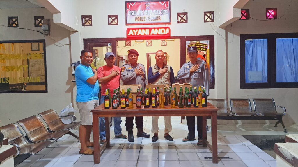 Polsek Sumur Gelar Operasi Pekat, Amankan 33 Botol Miras 9 WhatsApp Image 2024 05 27 at 08.26.43