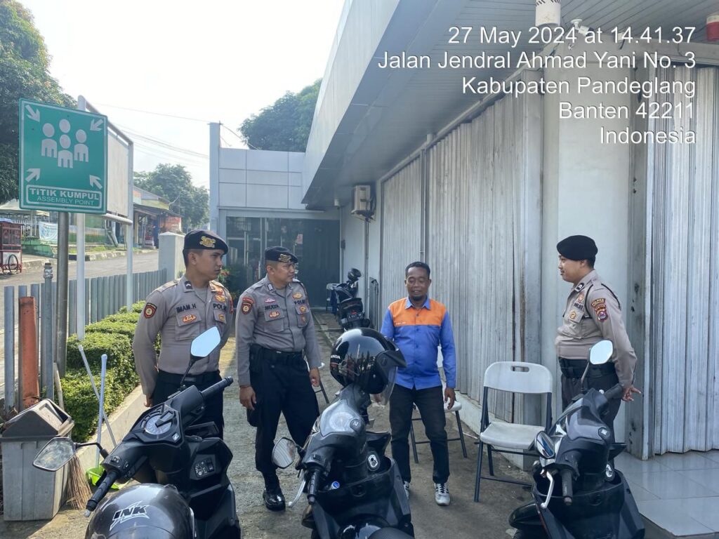 Sat Samapta Polres Pandeglang Gelar Patroli Dialogis, Sambangi Tukang Parkir dan Berikan Pesan Kamtibmas 3 WhatsApp Image 2024 05 27 at 19.08.15