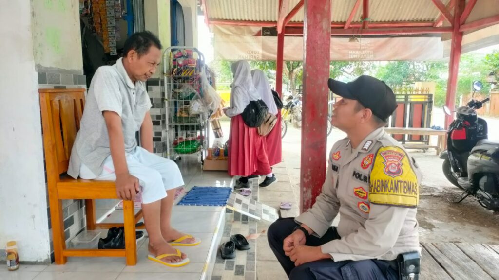 Bhabinkamtibmas Polsek Munjul Lakukan Pengecekan Harga Sembako Warung Masyarakat Desa Pantauan 5 WhatsApp Image 2024 05 27 at 19.41.19