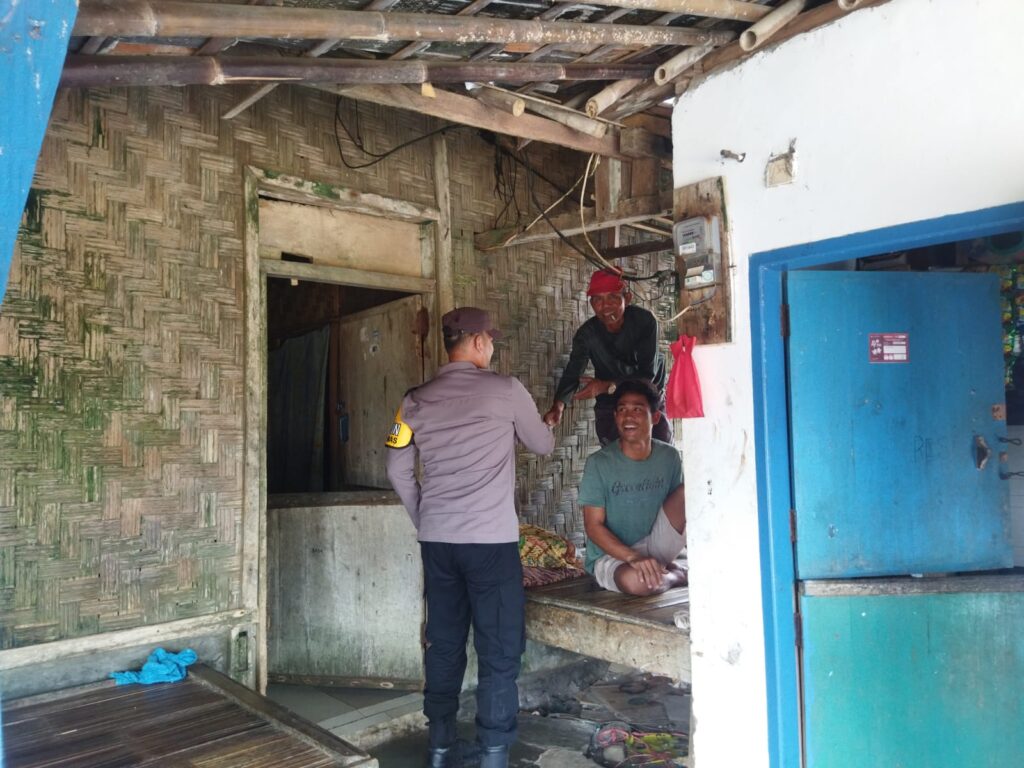 Cegah Gangguan Kamtibmas dan Antisipasi C3 Polsek Cimanggu Lakukan Patroli Malam 7 WhatsApp Image 2024 05 29 at 00.32.39