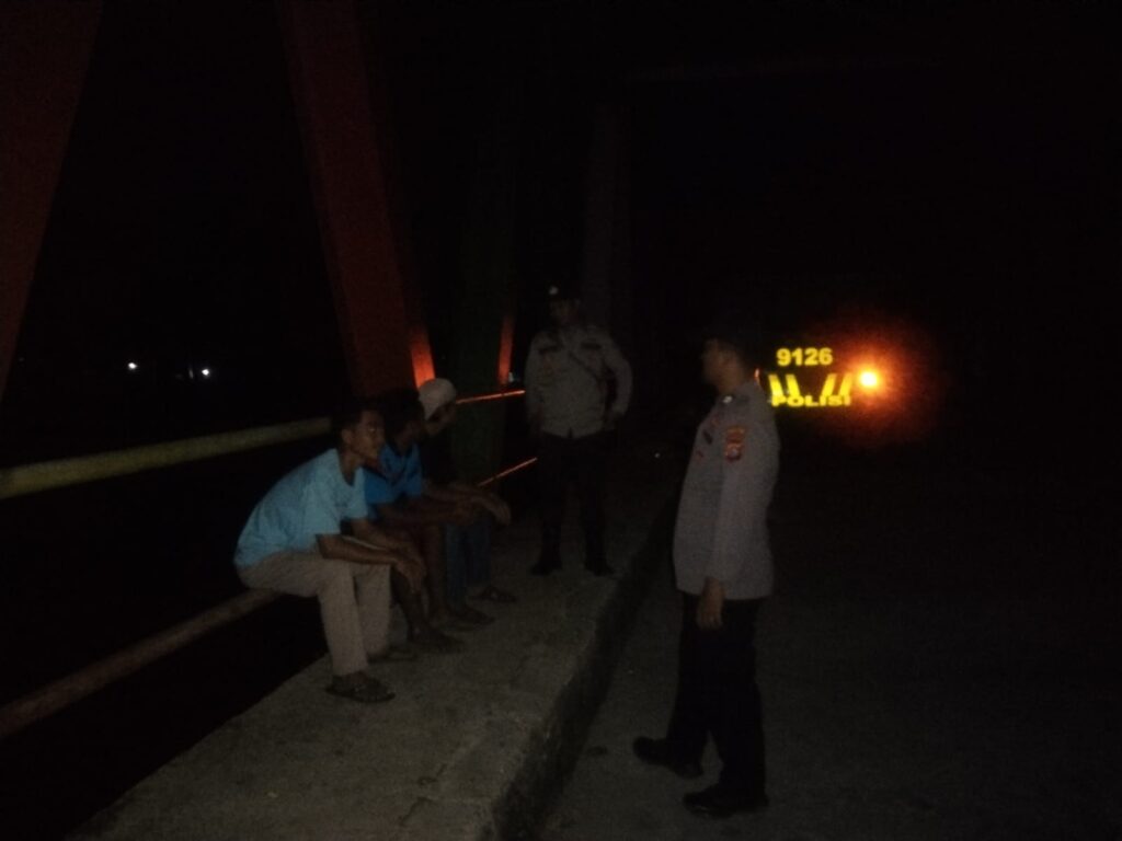 Bhabinkamtibmas Polsek Cimanggu Sambangi Pemilik Usaha Pengrajin Kayu 8 WhatsApp Image 2024 05 29 at 00.39.10