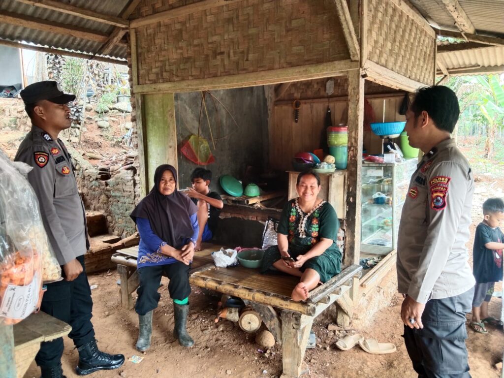 Personil Polsek Cimanggu Laksanakan Patroli Siang Antisipasi Rawan Kriminalitas dan Gangguan Kamtibmas 10 WhatsApp Image 2024 05 29 at 00.48.51