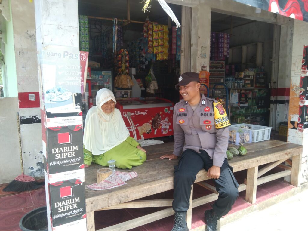 Bhabinkamtibmas Polsek Cimanggu Sambangi warga Lansia 1 WhatsApp Image 2024 05 29 at 01.02.16