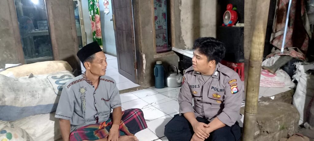 Bhabinkamtibmas Polsek Picung Bripka Dede Supriyadi Laksanakan Sambang Warga Desa Kolelet 5 WhatsApp Image 2024 05 30 at 02.53.32