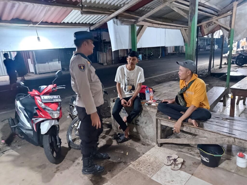 Polsek Cibaliung Giat Patroli Malam Antisipasi Kejahatan dan Pencurian 10 WhatsApp Image 2024 05 30 at 05.23.57