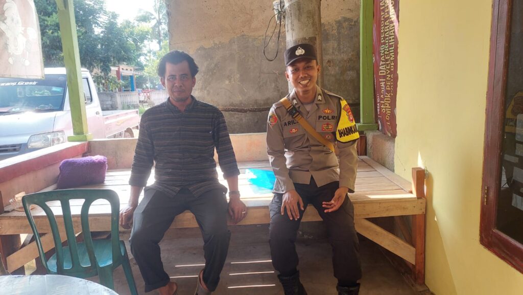 Bhabinkamtibmas Polsek Patia Brigpol Aril Sambangi Desa Idaman Berikan Himbauan Kamtibmas 5 WhatsApp Image 2024 05 30 at 15.45.34