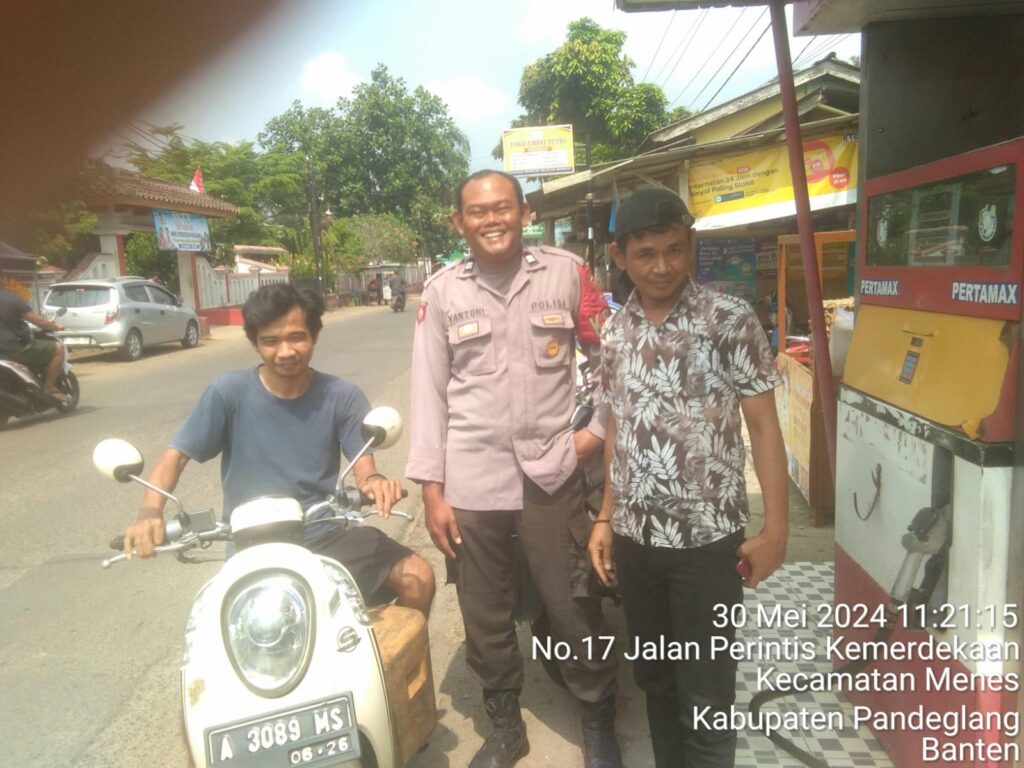 Polsek Menes Rutin Patroli Dialogis, Wilayah Hukum Terpantau Aman 6 WhatsApp Image 2024 05 30 at 17.08.22