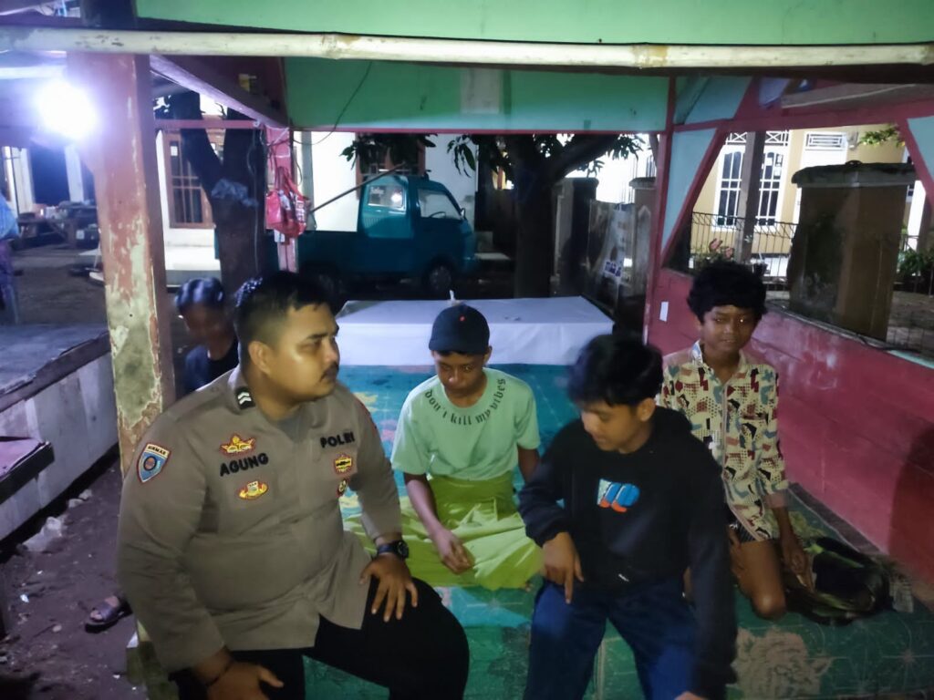 Bhabinkamtibmas Polsek Angsana Polres Pandeglang Briptu Agung Sambangi Pelajar dan Berikan Pesan Kamtibmas 8 WhatsApp Image 2024 05 30 at 18.59.32