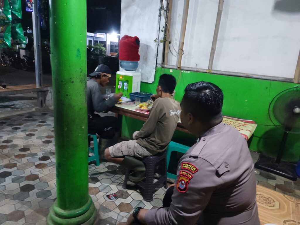 Laksanakan Sambang DDS, Bhabinkamtibmas Polsek Angsana Polres Pandeglang Sampaikan Pentingnya Menjaga Keamanan Lingkungan 9 WhatsApp Image 2024 05 30 at 18.59.47