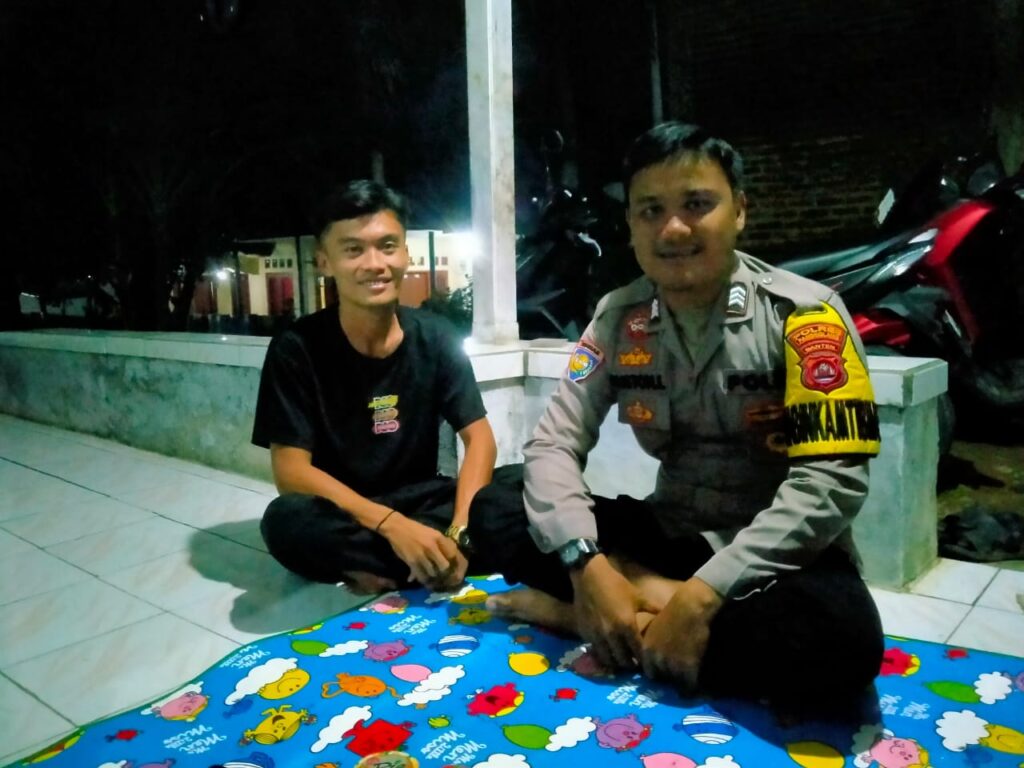 Laksanakan Sambang DDS, Cara Bhabinkamtibmas Polsek Angsana Dekatkan Diri dengan Masyarakat 2 WhatsApp Image 2024 05 30 at 19.00.30