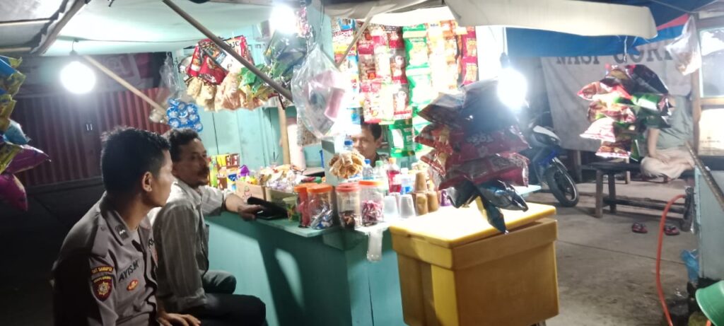 Polsek Cadasari Gelar Patroli Dialogis, Sampaikan Pesan Kamtibmas di Warung Warga 7 WhatsApp Image 2024 05 30 at 19.52.37