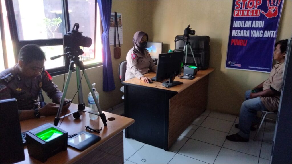 Sat Lantas Polres Pandeglang Berikan Pelayanan Pembuatan dan Perpanjangan Surat Ijin Mengemudi (SIM) 6 IMG 20220509 WA0013