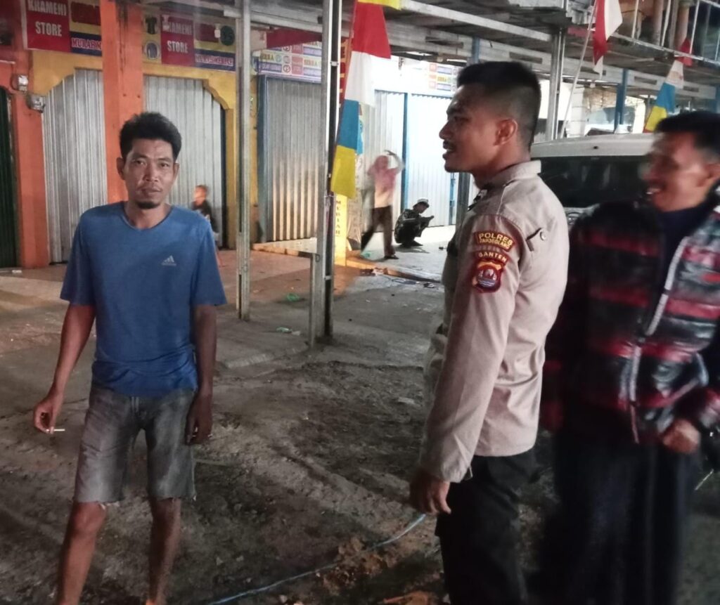 Polsek Cibaliung Gelar Sambang dan Patroli Malam untuk Menjaga Kamtibmas 2 WhatsApp Image 2024 06 03 at 05.16.10
