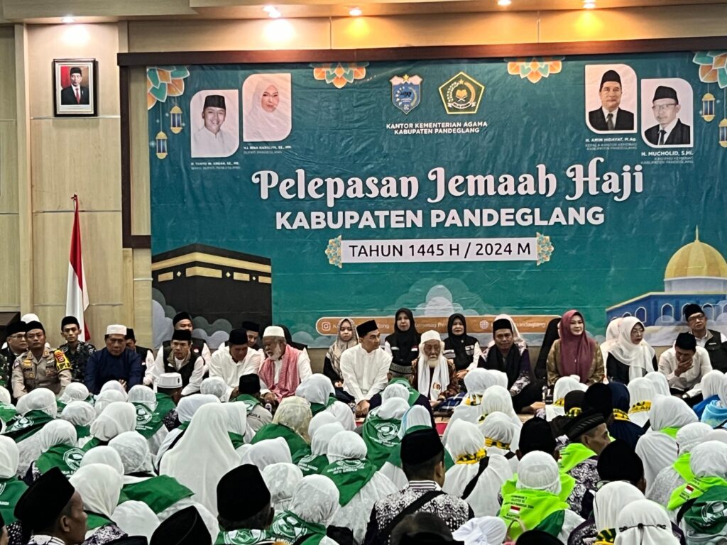 Kapolres Pandeglang Hadiri Pelepasan Calon Jamaah Haji di Pendopo Kabupaten Pandeglang 1 WhatsApp Image 2024 06 03 at 06.43.29