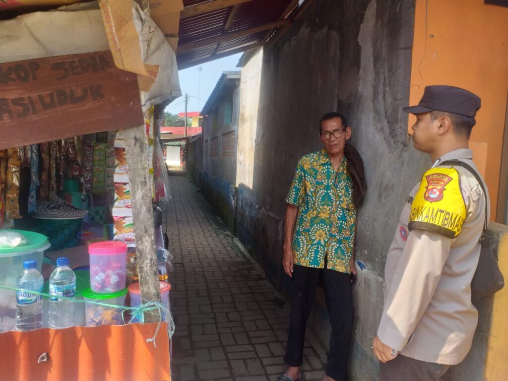 Sasaran Warung Kopi, Polsek Menes Gelar Patroli Dialogis dan Himbauan Kamtibmas di Desa-desa 1 WhatsApp Image 2024 06 03 at 09.26.56