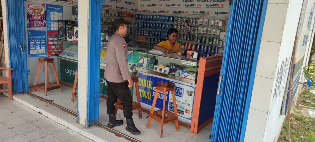 Polsek Cikeusik Tingkatkan Keamanan dengan Giat Sambang ke Counter HP 7 WhatsApp Image 2024 06 03 at 09.48.13