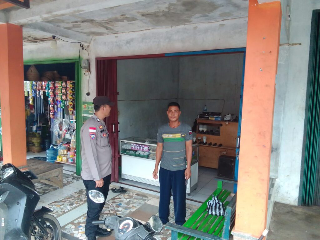 Polsek Cikeusik Gelar Giat Sambang ke Warga Desa Rancaseng 6 WhatsApp Image 2024 06 03 at 11.19.41