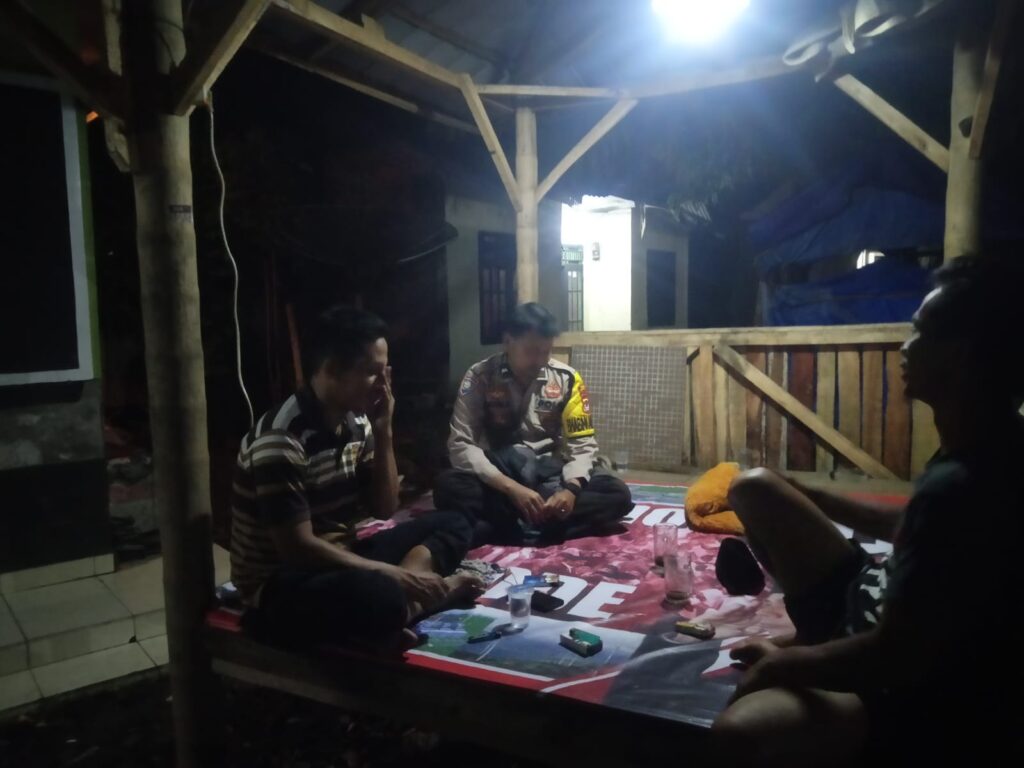 Polsek Patia Keliling Desa Laksanakan Patroli Malam 7 WhatsApp Image 2024 06 07 at 05.55.59
