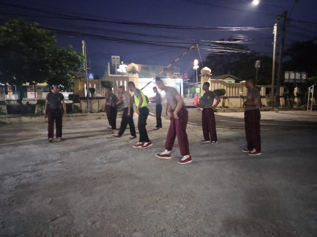 Antusiasme Siswa Bintara Polri Melaksanakan Senam Pagi di Polsek Pandeglang 8 WhatsApp Image 2024 06 07 at 06.19.05