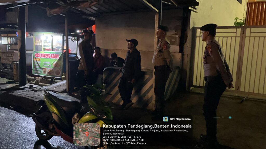 Sat Samapta Polres Pandeglang Laksanakan Patroli Dialogis Malam Hari Sambangi Tukang Ojek 10 WhatsApp Image 2024 06 11 at 06.02.26