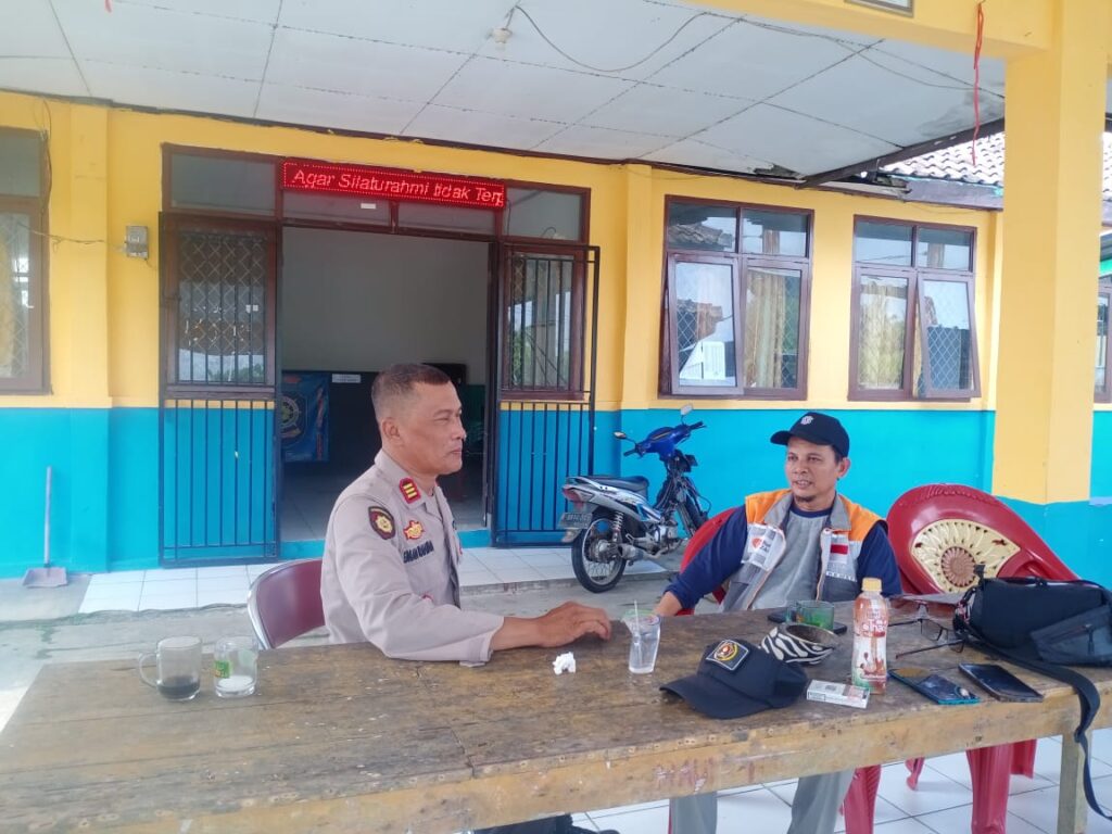 Kapolsek Angsana Polres Pandeglang Sambangi Masyarakat Desa Angsana dan Sampaikan Pesan Kamtibmas 10 WhatsApp Image 2024 06 11 at 20.57.14