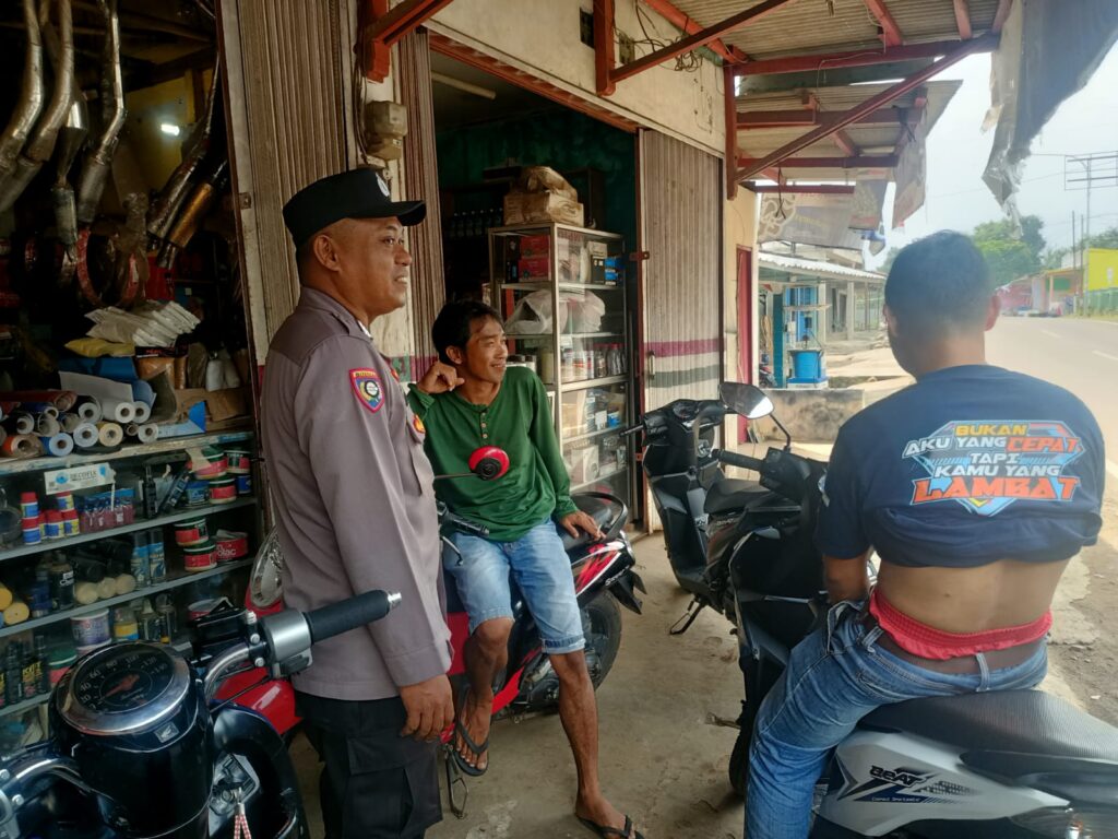 Bhabinkamtibmas Polsek Cimanggu Melaksanakan Sambang Door to Door System (DDS) di Bengkel Sepeda Motor 7 WhatsApp Image 2024 06 11 at 21.10.29