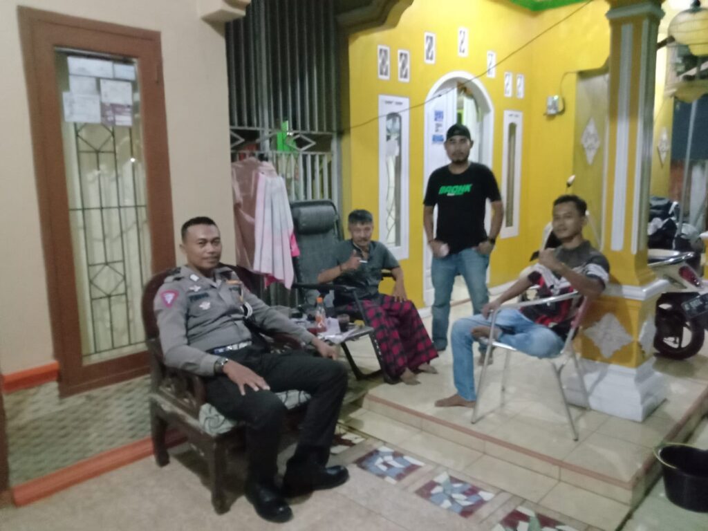 Patroli Malam Polsek Carita Tingkatkan Keamanan di Wilayah 1 WhatsApp Image 2024 06 11 at 23.57.47