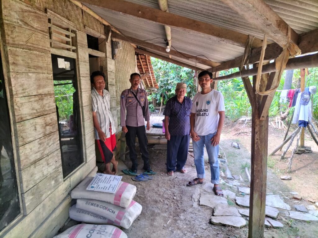 Bhabinkamtibmas Polsek Panimbang Lakukan Sambang ke Warga Kampung Cimanis 2 WhatsApp Image 2024 06 11 at 23.59.55