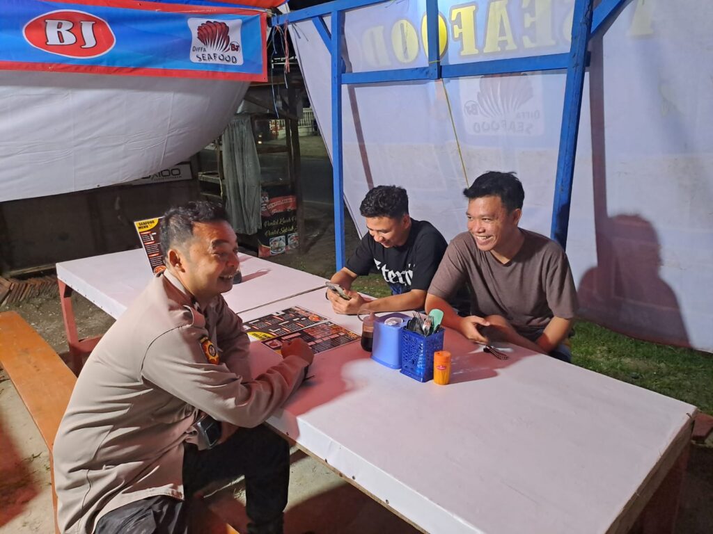 Polsek Labuan Gencar Melaksanakan Kegiatan Sambang Malam untuk Tingkatkan Kamtibmas 10 WhatsApp Image 2024 06 12 at 04.43.56