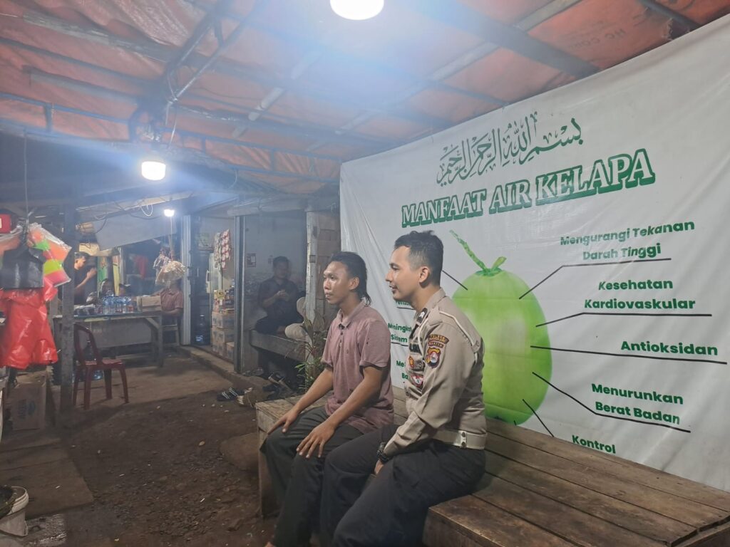 Polsek Labuan Gelar Patroli Malam untuk Tingkatkan Keamanan Masyarakat 3 WhatsApp Image 2024 06 12 at 04.49.15