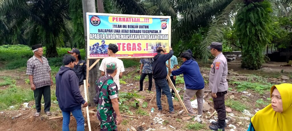 Polsek Picung bersama Muspika Picung Gelar Deklarasi Menolak Balap Liar di Wilayahnya 8 WhatsApp Image 2024 06 12 at 05.48.06