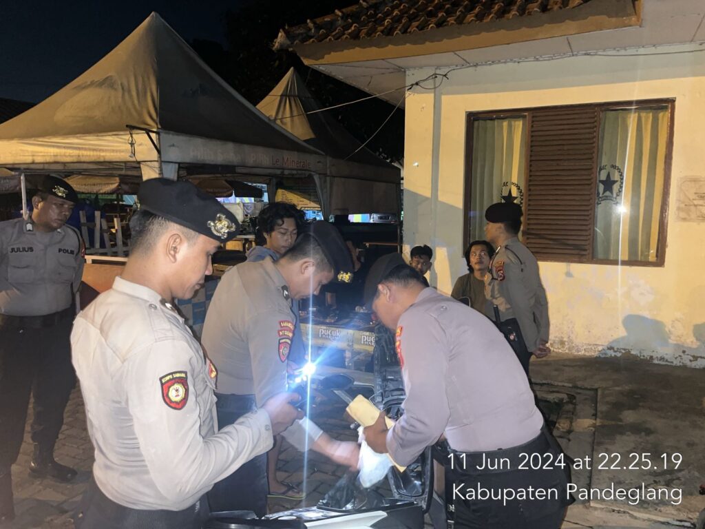 Antisipasi Kriminalitas Malam Hari: Patroli Dialogis Sat Samapta Polres Pandeglang 6 WhatsApp Image 2024 06 12 at 18.42.59