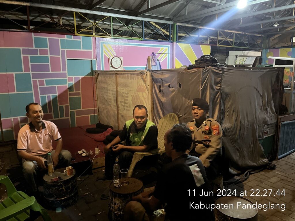 Sat Samapta Polres Pandeglang Gelar Sambang Dialogis di Markas Ojek Online 5 WhatsApp Image 2024 06 12 at 18.43.00