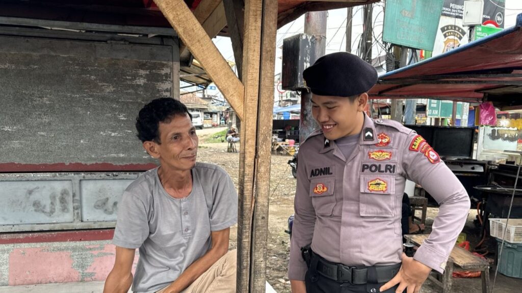 Personil Sat Samapta Polres Pandeglang Menggelar Sambang Dialogis untuk Menciptakan Hubungan Harmonis dengan Masyarakat 7 WhatsApp Image 2024 06 12 at 18.43.15 1