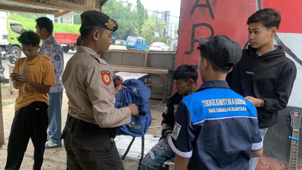 Sat Samapta Polres Pandeglang Menggelar Patroli Mobile Siang Hari untuk Menciptakan Wilayah yang Kondusif 8 WhatsApp Image 2024 06 12 at 18.43.21 1