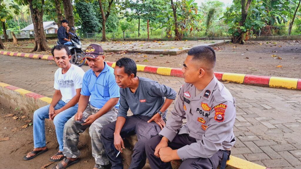 Polsek Sumur Polres Pandeglang Polda Banten Laksanakan Patroli KRYD untuk Ciptakan Situasi Aman dan Kondusif 7 WhatsApp Image 2024 06 15 at 10.48.08