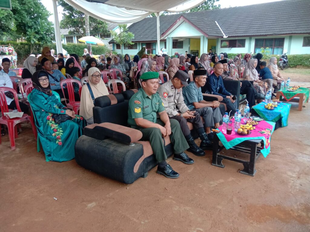 Kanit Sabhara Polsek Cibaliung Hadiri Acara Kenaikan Kelas dan Perpisahan Pelulusan SMPN 1 Cibaliung 5 WhatsApp Image 2024 06 15 at 11.07.12