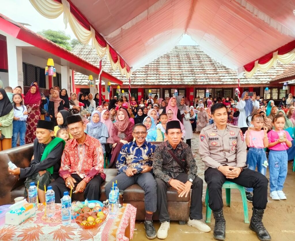 Kanit Binmas Polsek Cibaliung Hadiri Acara Kenaikan Kelas dan Perpisahan Pelulusan SDN 1 Cibaliung 2 WhatsApp Image 2024 06 15 at 11.20.43