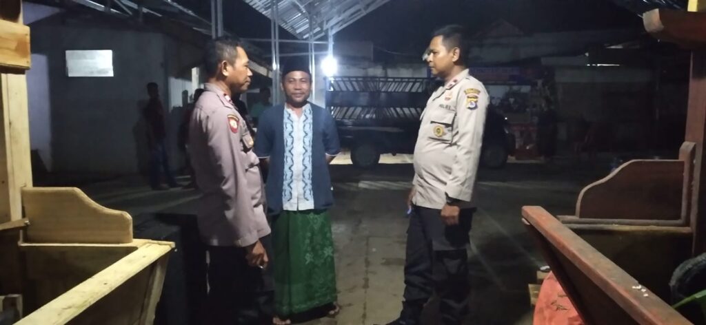 Patroli Malam Polsek Cadasari Tingkatkan Keamanan Lingkungan 10 WhatsApp Image 2024 06 19 at 09.05.39